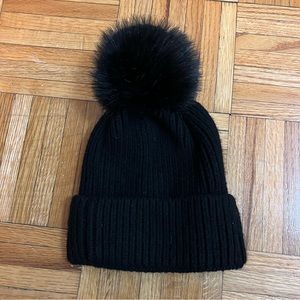 Norla Canada Black Pom Beanie